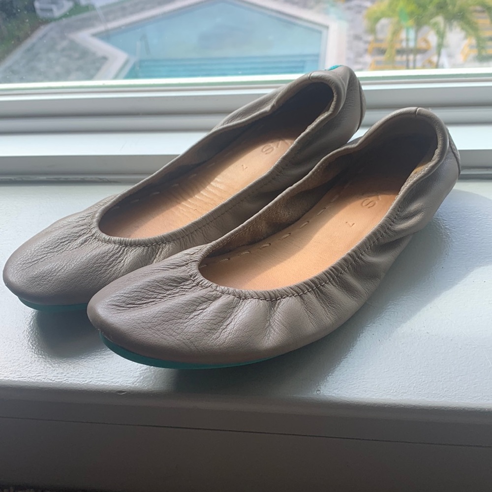 Tan Tieks flats